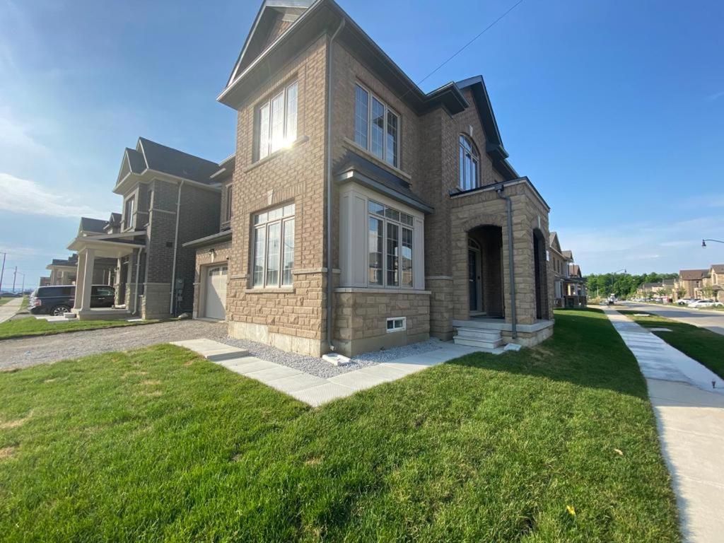 537 Veterans Dr Brampton On L7A 0C4 Villa Exterior foto