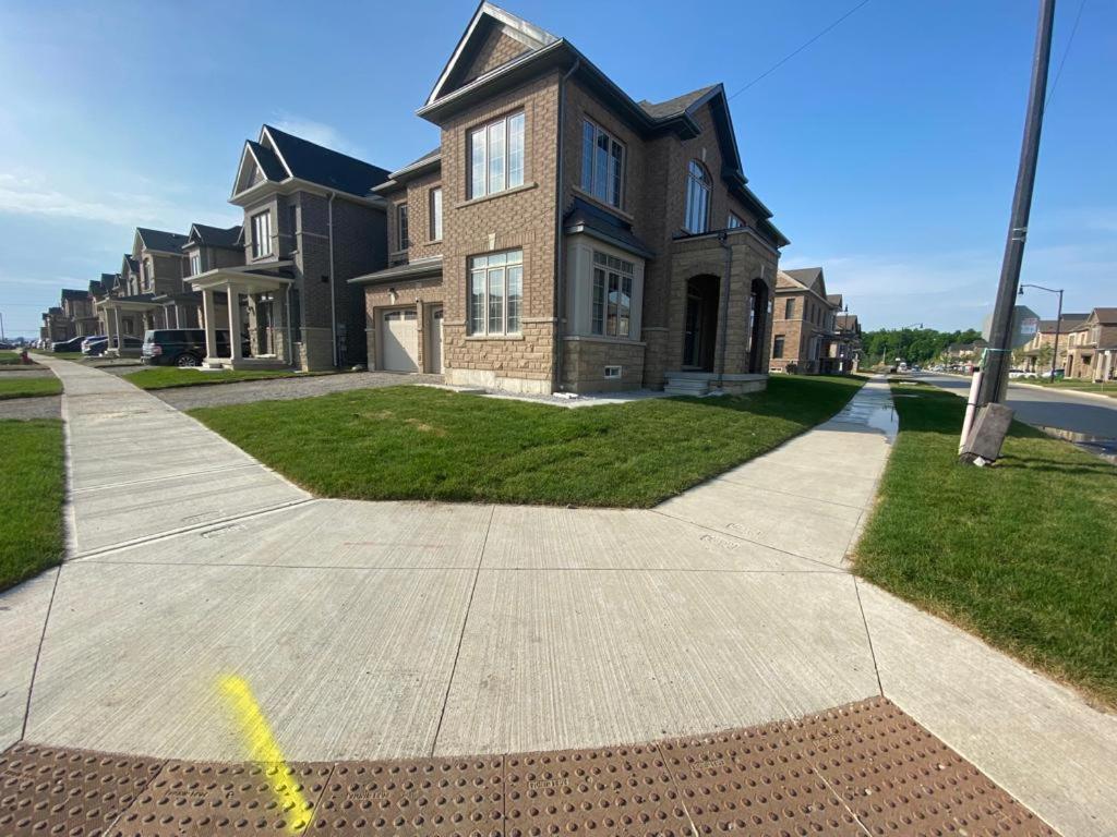 537 Veterans Dr Brampton On L7A 0C4 Villa Exterior foto