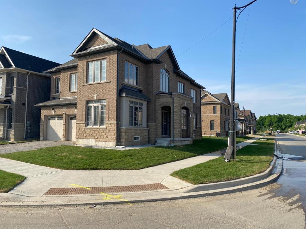 537 Veterans Dr Brampton On L7A 0C4 Villa Exterior foto