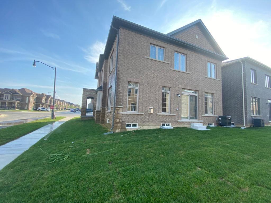 537 Veterans Dr Brampton On L7A 0C4 Villa Exterior foto