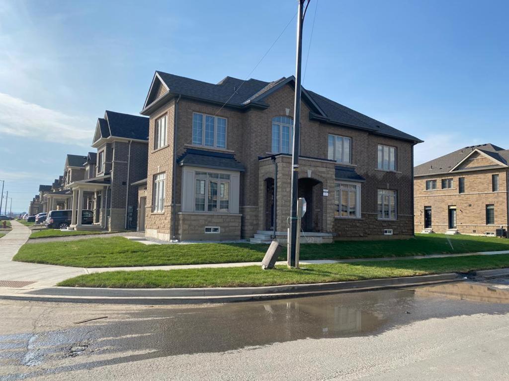 537 Veterans Dr Brampton On L7A 0C4 Villa Exterior foto
