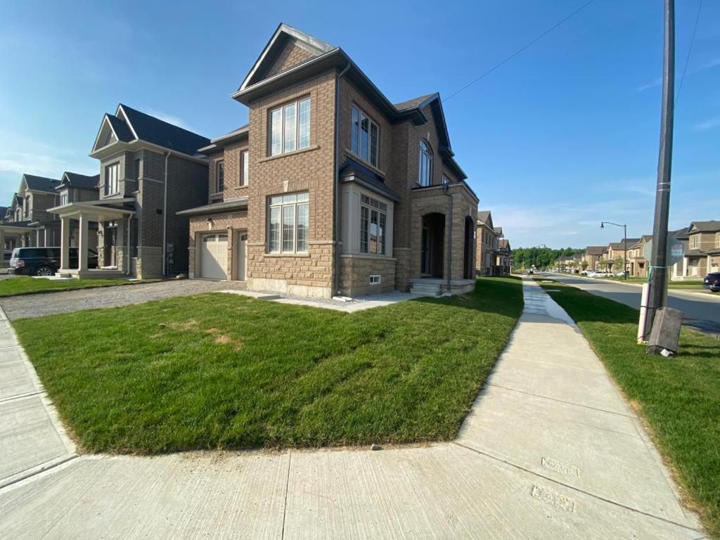 537 Veterans Dr Brampton On L7A 0C4 Villa Exterior foto